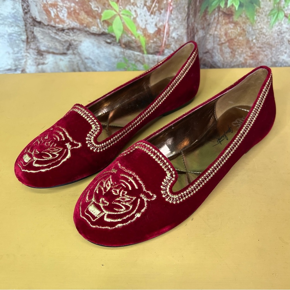 ABS ALLEN SCHWARTZ Quiet Luxury Red/Burgundy Embroidered Gold Velvet Flats, 8 - Picture 3 of 14